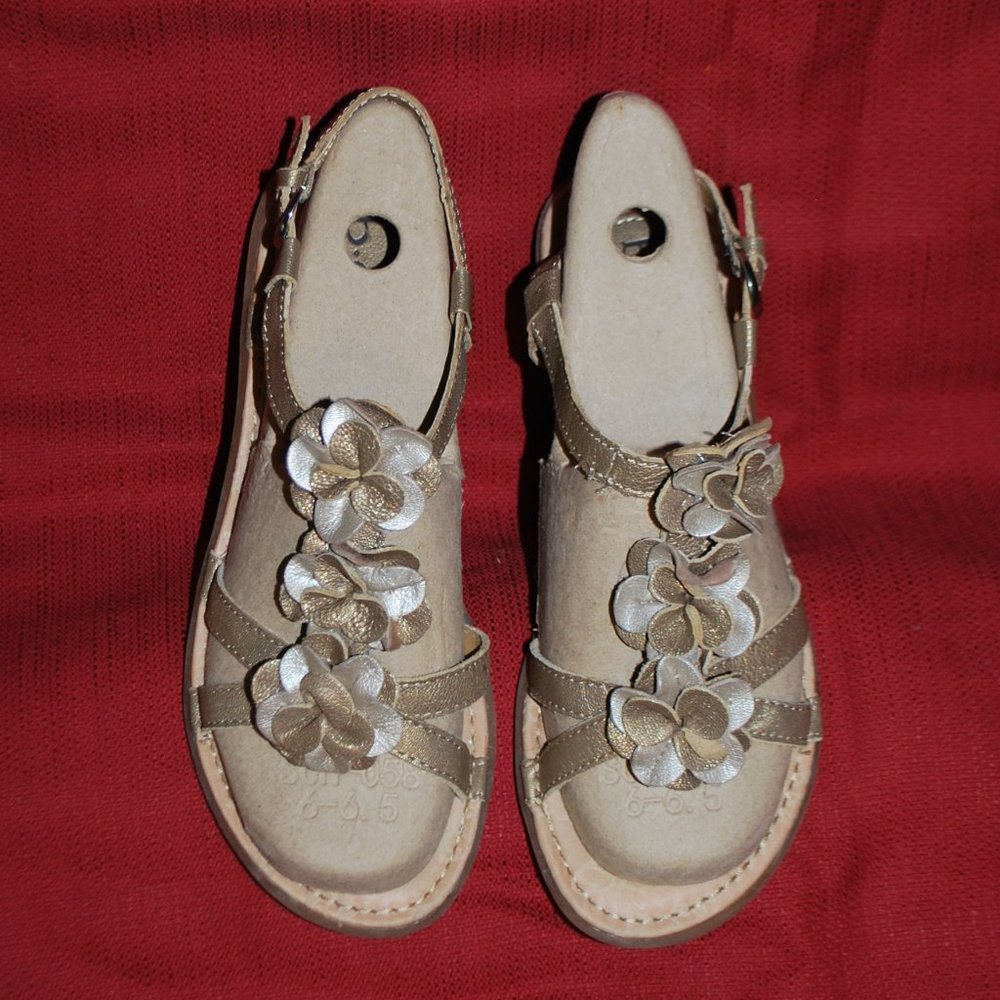 b.o.c. Gold Flowered Leather Sandals - Size 7